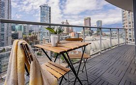 Downtown King Suite-Surround Views-Pool/Gym/Parkng